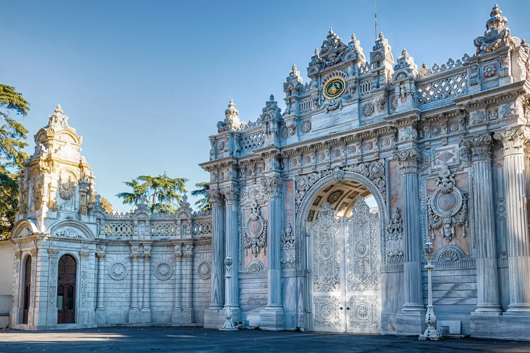 Dolmabahçe Palace & City Walls