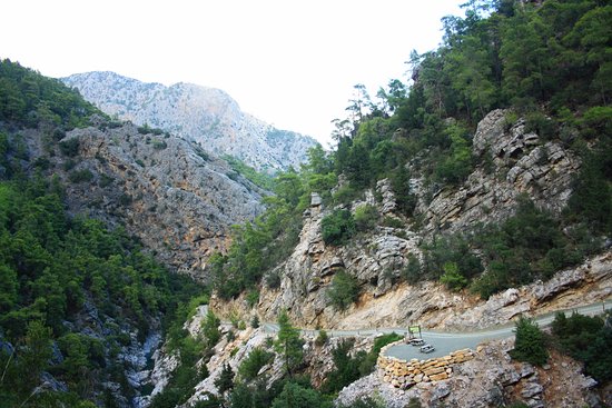  Canyon Hiking 14:00 pm